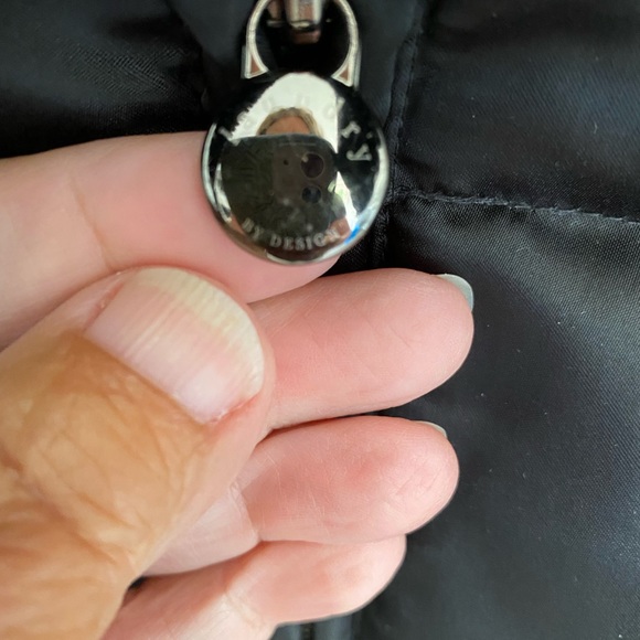 Laundry by Design Puffer Jacket. Size Large. Black. Has front pockets. - Picture 6 of 7